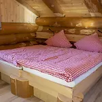 Blockhaus Almhuette Wiesenglueck *