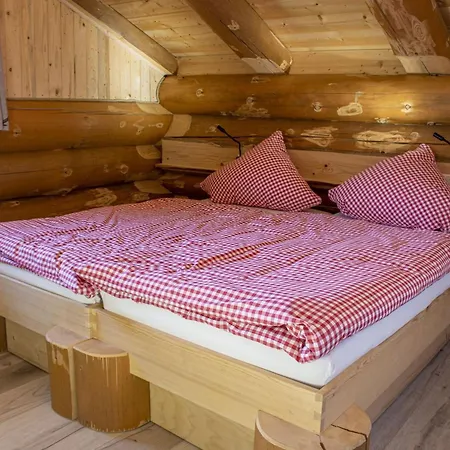Blockhaus Almhuette Wiesenglueck *